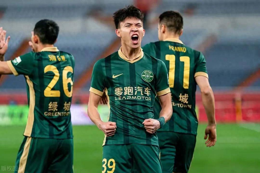 国足评分：张玉宁实力碾压黄政宇王钰栋获高分(王天一作弊原理详解)