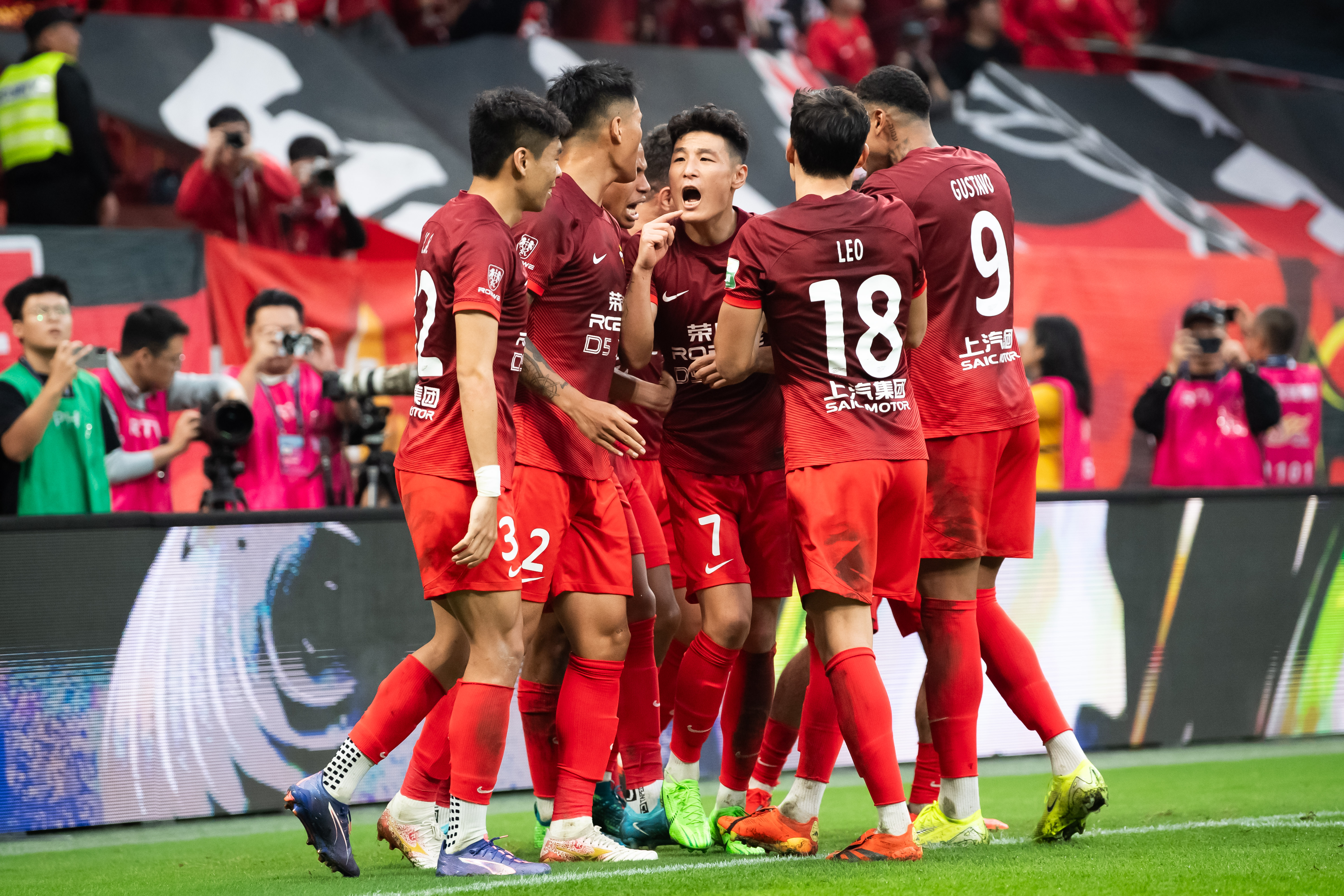 海港3-0大胜！中超半程大变天，国安35分夺冠，18岁新星射手榜第3(披荆斩棘四三公分组名单)