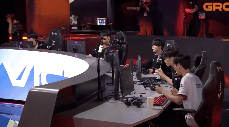 九游体育官网-LCK：T1两路推进势不可挡，强势0换5团灭KT将决战HLE的简单介绍