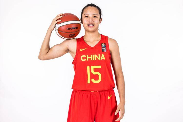 篮板第1+得分第4!中国女篮18岁新星崛起:场均19+10真猛(中国女篮最新名)