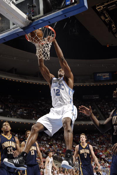 NBA扣篮周！步行者官方社媒晒出弗菲隔扣照(篮球行进间单手低手投篮教案)