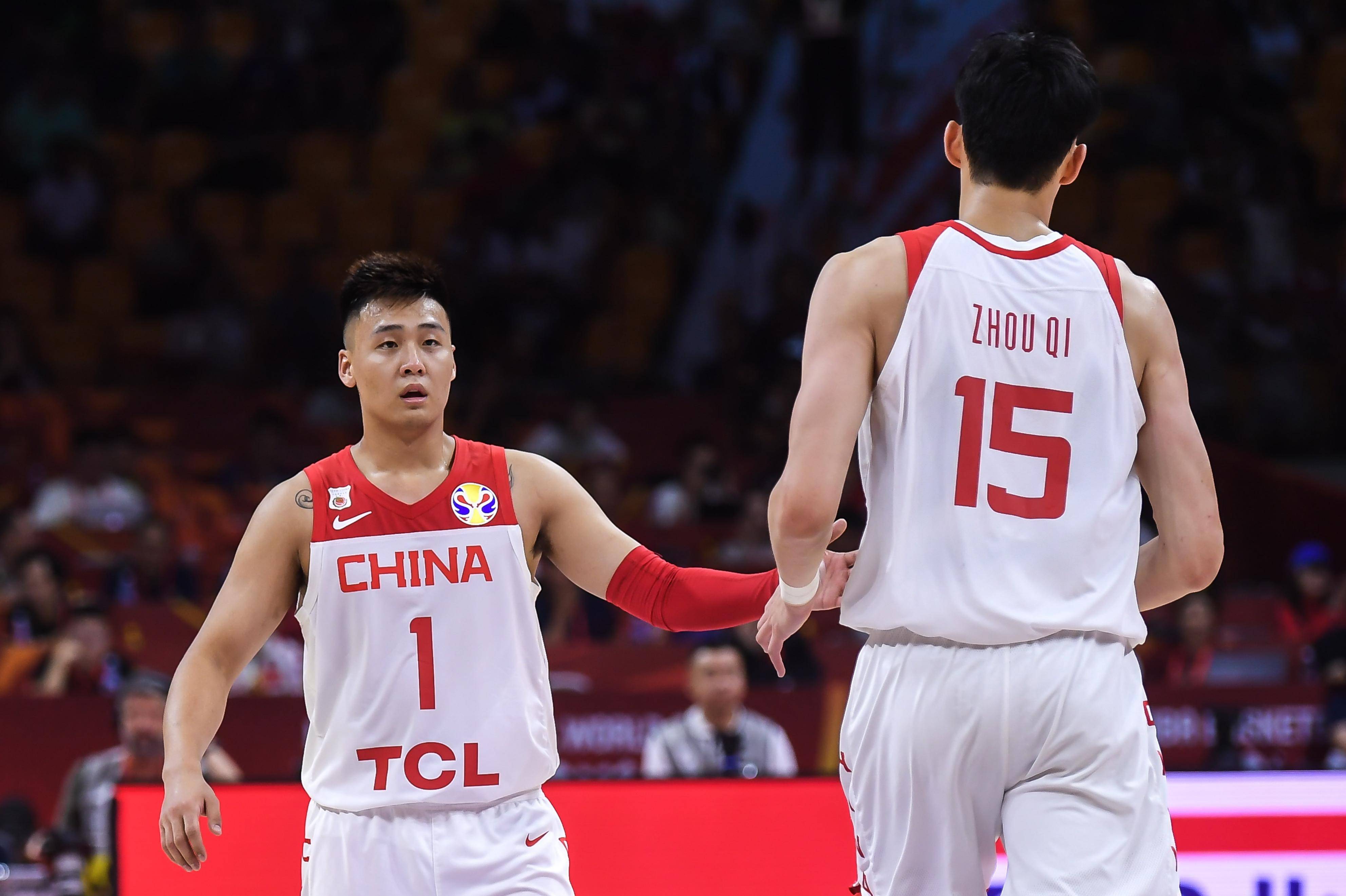 中国男篮集训名单周琦回归赵继伟赵睿在列(中国男篮21人集训名单郭艾伦周琦王哲林领衔)